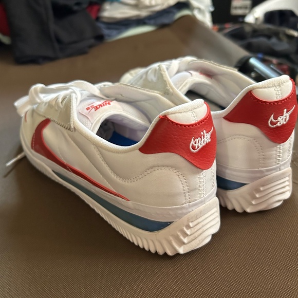 Nike shoes - Picture 2 of 2